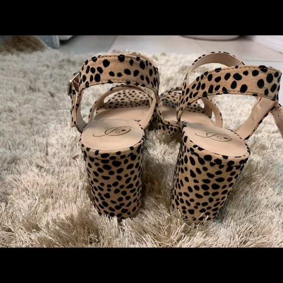 Delicious Women’s Platform Sandals - Picture 4 of 5